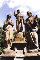 Statue de la Sainte Famille dans le jardin des Soeurs Contemplatives