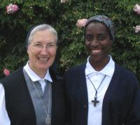 Sr Maria Dolores, maîtressedes novices  et Odette venue du Rwanda