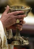 Calice et mains du Saint Père benoît XVI.jpg