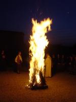 Le feu de la vigile pascale la Solitude 2008.JPG